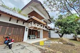 Rumah EXCLUSIVE di Kebayoran Baru, Jakarta Selatan, Luas 690m² Bangunan 700m² KESEMPATAN TERBATAS! Rumah EXCLUSIVE di Kebayoran Baru, Jakarta Selatan, Luas 690m² Bangunan 700m² KESEMPATAN TERBATAS!