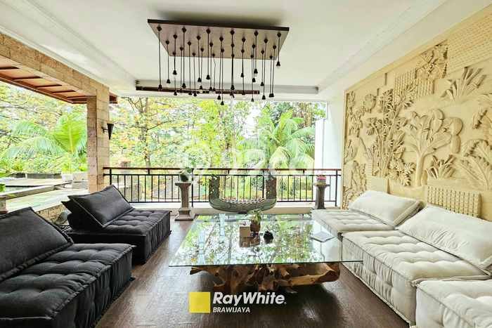 For Sale! Luxury House LT 302m2 Desain Elegan di Lebak Bulus For Sale! Luxury House LT 302m2 Desain Elegan di Lebak Bulus