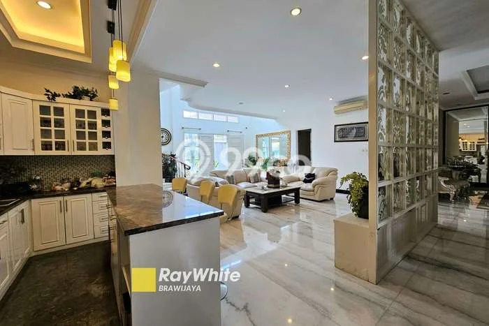Rumah Cantik Siap Pakai Di Mampang Prapatan Luas 650m2 Lokasi Strategis Rumah Cantik Siap Pakai Di Mampang Prapatan Luas 650m2 Lokasi Strategis