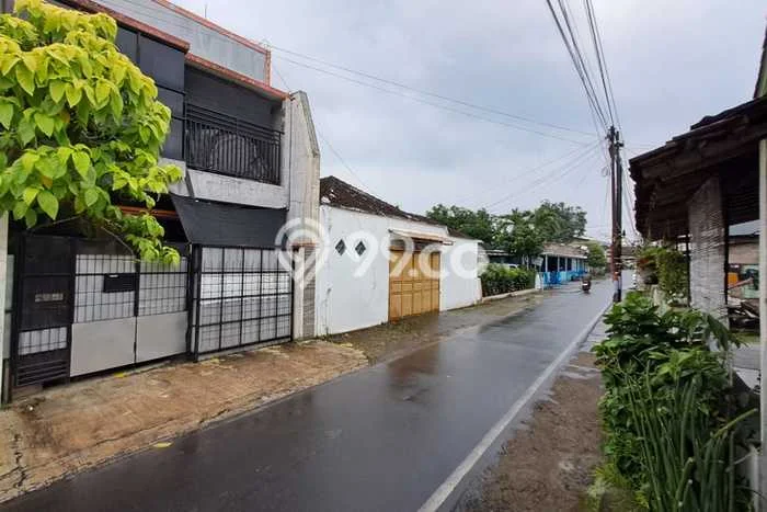 Unit Kost Dijual di Kawasan Kartasura Sukoharjo dengan 17 KT Unit Kost Dijual di Kawasan Kartasura Sukoharjo dengan 17 KT