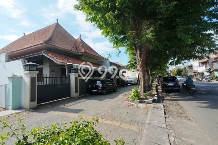 Rumah Lingkungan Asri di Pasar Kliwon, Surakarta, Luas 646m2m² Bangunan 468m2m² Rumah Lingkungan Asri di Pasar Kliwon, Surakarta, Luas 646m2m² Bangunan 468m2m²