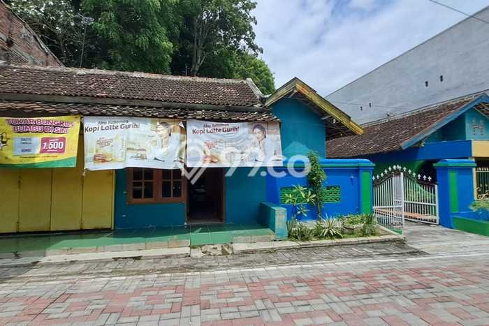 Hunian Cantik Modern Lb 200m2 di Jebres, Surakarta Hunian Cantik Modern Lb 200m2 di Jebres, Surakarta