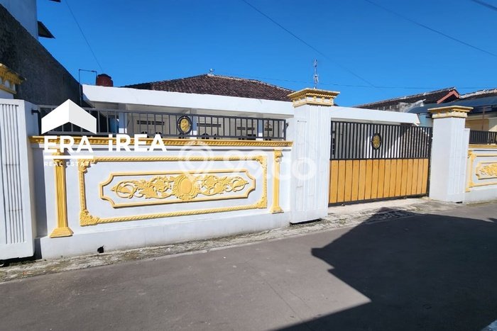 For Sale Rumah 4 Kamar Lokasi Ideal Bagus dan Strategis di Jaten For Sale Rumah 4 Kamar Lokasi Ideal Bagus dan Strategis di Jaten