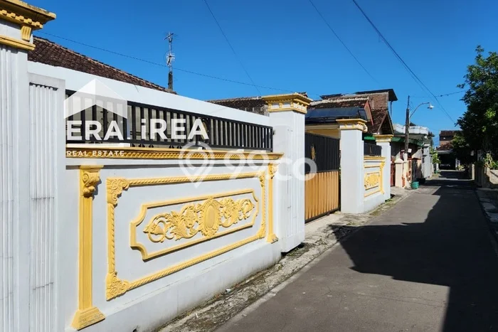 For Sale Rumah 4 Kamar Lokasi Ideal Bagus dan Strategis di Jaten For Sale Rumah 4 Kamar Lokasi Ideal Bagus dan Strategis di Jaten