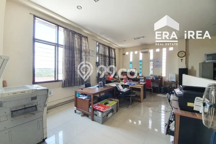 Unit Komersial Dijual di Jebres Surakarta Luas Bangunan 1500m2 Unit Komersial Dijual di Jebres Surakarta Luas Bangunan 1500m2