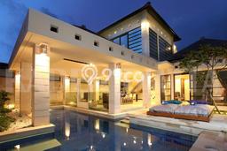 Rumah Strategis dengan Luas Bangunan 250m² di Lokasi Seminyak, Badung Rumah Strategis dengan Luas Bangunan 250m² di Lokasi Seminyak, Badung