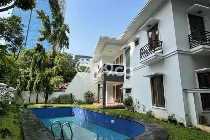 Ready to Use! Luxury House LT 650m2 Desain Elegan di patra kuningan Ready to Use! Luxury House LT 650m2 Desain Elegan di patra kuningan