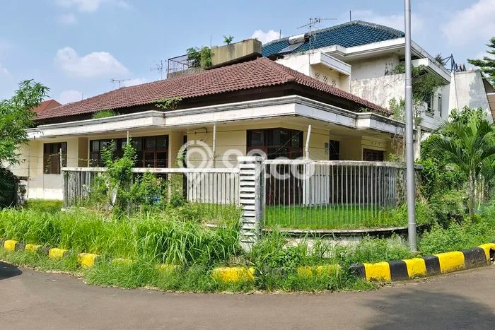 Rumah Eksklusif Siap Huni LT 258m2 di Kebon Jeruk, Jakarta Barat Rumah Eksklusif Siap Huni LT 258m2 di Kebon Jeruk, Jakarta Barat