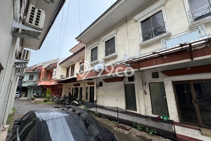 FOR SALE! Ruko di BSD Tangerang Selatan, LT 166m2, LB 300m2 FOR SALE! Ruko di BSD Tangerang Selatan, LT 166m2, LB 300m2