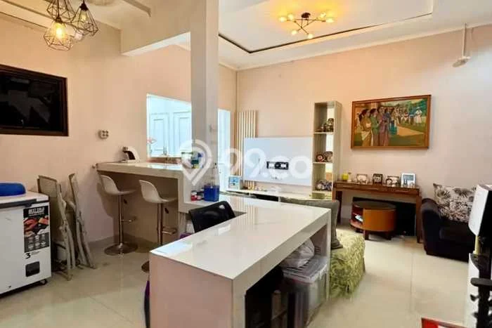 Rumah Modern 3 KT di Bintaro Tangerang Selatan Semi Furnished Rumah Modern 3 KT di Bintaro Tangerang Selatan Semi Furnished