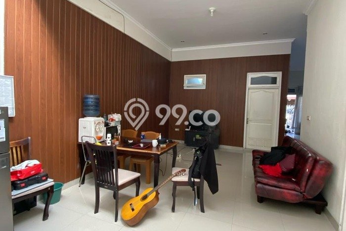Rumah Luas Asri 4 KT Siap Pakai di Mulyosari Surabaya Rumah Luas Asri 4 KT Siap Pakai di Mulyosari Surabaya