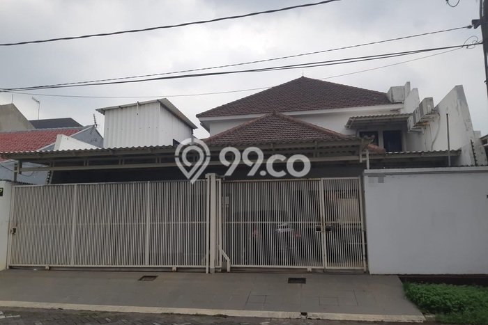 Dijual Rumah Premium dengan Fasilitas Sekitar Komplit di Manyar, Surabaya Dijual Rumah Premium dengan Fasilitas Sekitar Komplit di Manyar, Surabaya