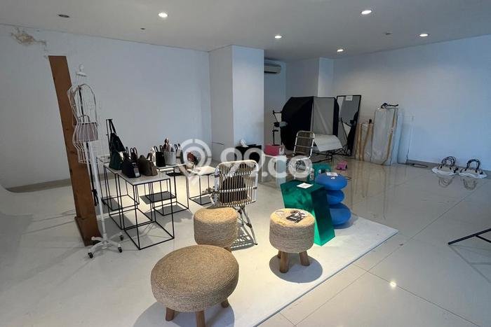 Dijual Kantor di Kebayoran Lama Jakarta Selatan LT 666m2 / LB 1665m2 Dijual Kantor di Kebayoran Lama Jakarta Selatan LT 666m2 / LB 1665m2