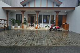 Siap Huni Rumah Mewah 5 Kamar di Kebayoran Baru Dekat ke Mana Pun Siap Huni Rumah Mewah 5 Kamar di Kebayoran Baru Dekat ke Mana Pun