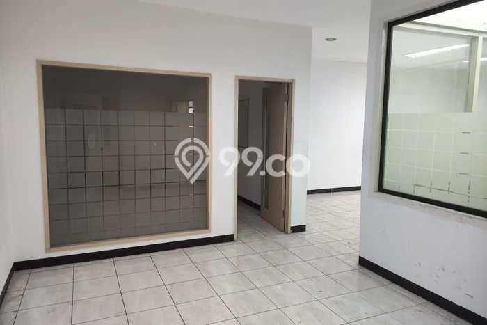 Ruko Area Strategis Kawasan Kedung Doro, Luas 900m2m², Siap Usaha Ruko Area Strategis Kawasan Kedung Doro, Luas 900m2m², Siap Usaha