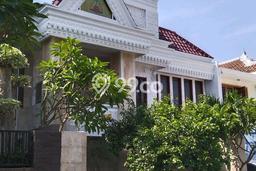 Jual Rumah Mewah Megah Dengan View Eksklusif di Pakuwon Indah, Surabaya Jual Rumah Mewah Megah Dengan View Eksklusif di Pakuwon Indah, Surabaya