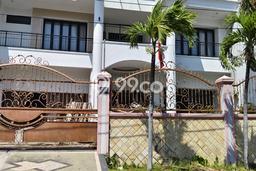 Dijual Rumah Luas Elegan Dengan View Cantik di Dharma Husada, Surabaya Dijual Rumah Luas Elegan Dengan View Cantik di Dharma Husada, Surabaya