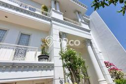 Rumah Elit Modern Siap Huni di Pakuwon Indah Surabaya Rumah Elit Modern Siap Huni di Pakuwon Indah Surabaya