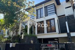 Rumah Elit Modern Tanpa Renovasi di Graha Surabaya Rumah Elit Modern Tanpa Renovasi di Graha Surabaya