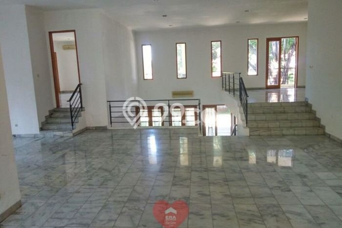Disewakan segera hunian minimalis strategis 5 Kamar di Mampang Prapatan, Jakarta Selatan Disewakan segera hunian minimalis strategis 5 Kamar di Mampang Prapatan, Jakarta Selatan