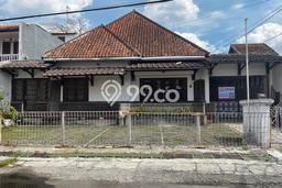 Rumah di Riau, 2 KM, Konsep Modern, Luas 450m² LB 300m² Rumah di Riau, 2 KM, Konsep Modern, Luas 450m² LB 300m²