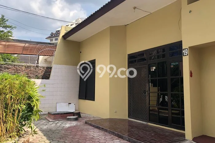 Lokasi terbaik! Rumah siap huni dikontrakkan di Semarang Tengah LB 154m2 Lokasi terbaik! Rumah siap huni dikontrakkan di Semarang Tengah LB 154m2