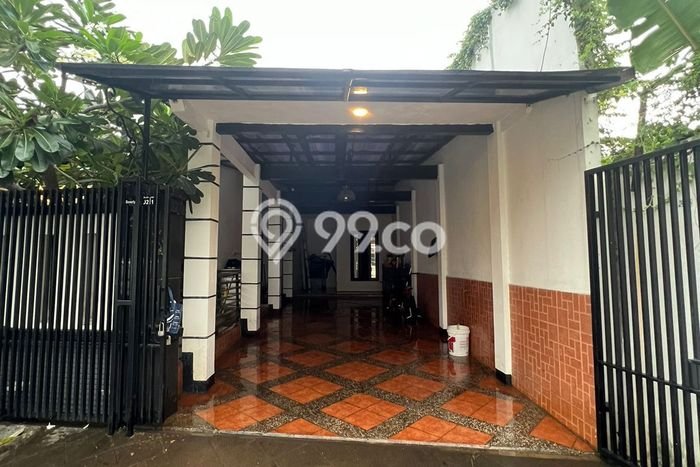 Rumah Lokasi Strategis kawasan Duta Garden, Tangerang, Luas 197m² LB 300m² Rumah Lokasi Strategis kawasan Duta Garden, Tangerang, Luas 197m² LB 300m²