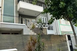 Disewakan! Rumah 6 Kamar Tidur &
4 Kamar Mandi di Taman Grisenda, Jakarta Utara Disewakan! Rumah 6 Kamar Tidur &
4 Kamar Mandi di Taman Grisenda, Jakarta Utara