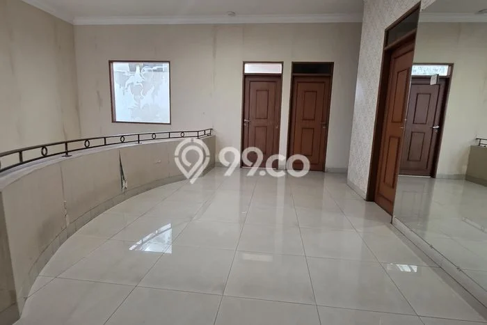Disewakan! Rumah 5 Kamar Tidur &
3 Kamar Mandi di Pasteur, Bandung Disewakan! Rumah 5 Kamar Tidur &
3 Kamar Mandi di Pasteur, Bandung