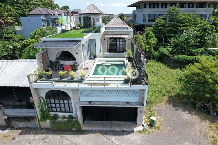 HARGA TERBAIK! Vila Kawasan , Luas 200m2m², Lokasi Elite dengan privasi terjaga HARGA TERBAIK! Vila Kawasan , Luas 200m2m², Lokasi Elite dengan privasi terjaga