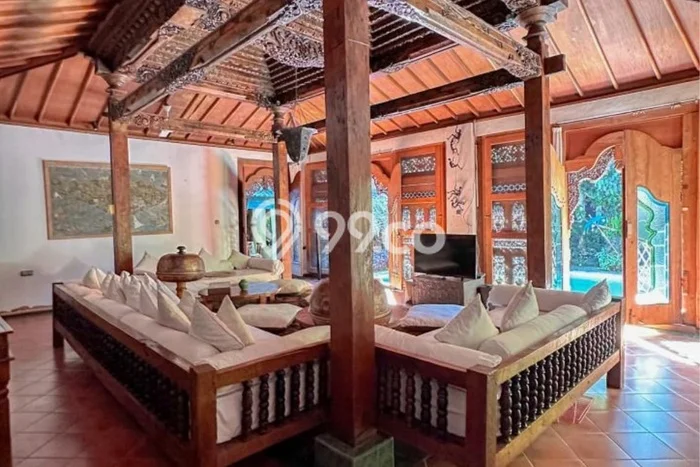 Rumah Elit LB 1800m2 Siap Pakai Desain Elegan di Legian, Badung Rumah Elit LB 1800m2 Siap Pakai Desain Elegan di Legian, Badung