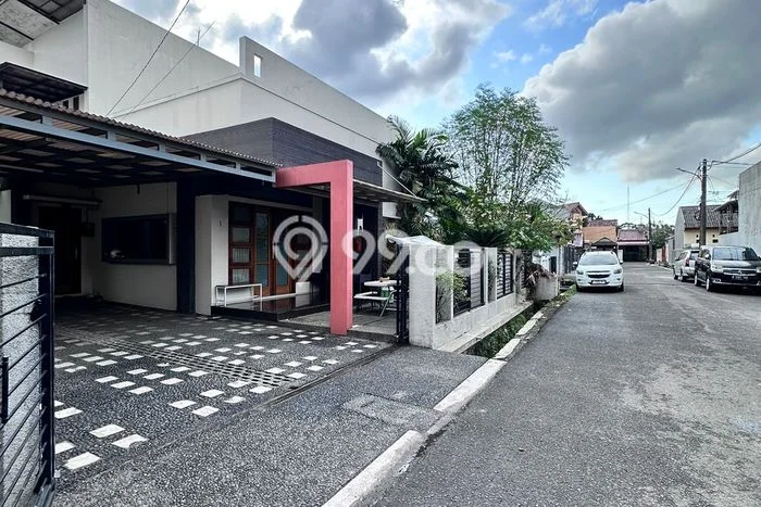 Rumah Elit LB 250m2 Siap Pakai Desain Elegan di Pos Pengumben, Jakarta Barat Rumah Elit LB 250m2 Siap Pakai Desain Elegan di Pos Pengumben, Jakarta Barat