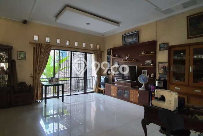 Dijual Rumah Luas Elegan Dengan View Eksklusif di Kampung Rambutan, Jakarta Timur Dijual Rumah Luas Elegan Dengan View Eksklusif di Kampung Rambutan, Jakarta Timur
