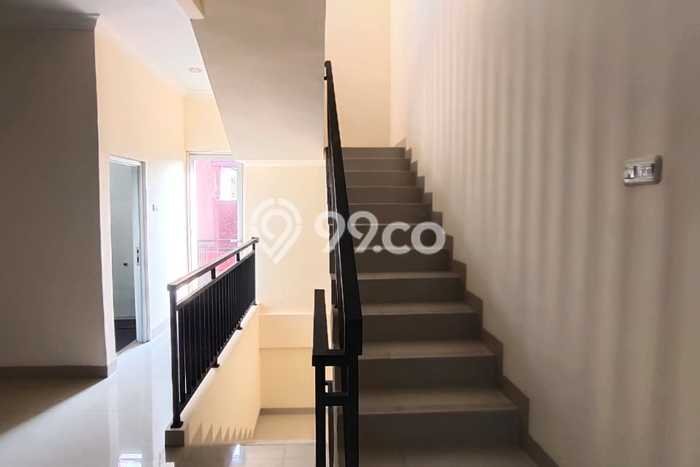 Ruko Dijual di Jakarta Timur LT 72m2 & LB 288m2 Lokasi Terbaik! Ruko Dijual di Jakarta Timur LT 72m2 & LB 288m2 Lokasi Terbaik!