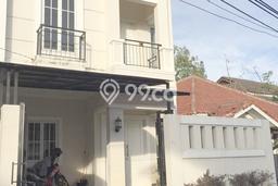 Rumah sewa siap pakai 4 Kamar Tidur di Tb Simatupang, Jakarta Selatan Rumah sewa siap pakai 4 Kamar Tidur di Tb Simatupang, Jakarta Selatan
