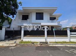 Dijual Rumah Luas Megah Dengan View Eksklusif di Dharma Husada, Surabaya Dijual Rumah Luas Megah Dengan View Eksklusif di Dharma Husada, Surabaya