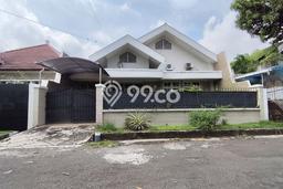 Hunian Elit LB 200m2 Siap Pakai Desain Elegan di Dharma Husada, Surabaya Hunian Elit LB 200m2 Siap Pakai Desain Elegan di Dharma Husada, Surabaya