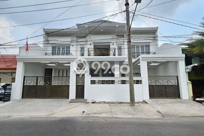 Rumah Mewah Dijual LT 300m2 di Jemursari, Surabaya Rumah Mewah Dijual LT 300m2 di Jemursari, Surabaya