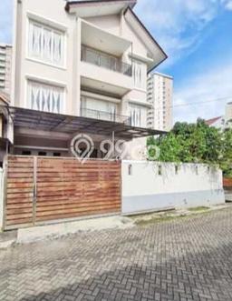 Rumah 5 Kamar Tidur Lokasi Premium di Kawasan Elite Kebon Jeruk, Jakarta Barat Rumah 5 Kamar Tidur Lokasi Premium di Kawasan Elite Kebon Jeruk, Jakarta Barat