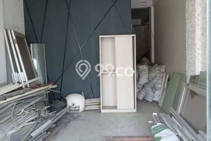 Ruko Dijual di Surabaya LT 98m2 & LB 350m2 Lokasi Terbaik! Ruko Dijual di Surabaya LT 98m2 & LB 350m2 Lokasi Terbaik!