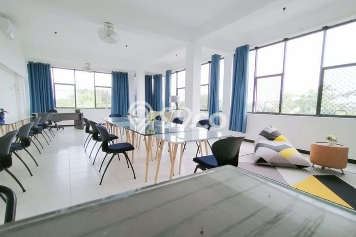 Unit Kantor Disewa Lokasi Dukuh Pakis, Surabaya Spesifikasi Luas Bangunan 75m2 Unit Kantor Disewa Lokasi Dukuh Pakis, Surabaya Spesifikasi Luas Bangunan 75m2