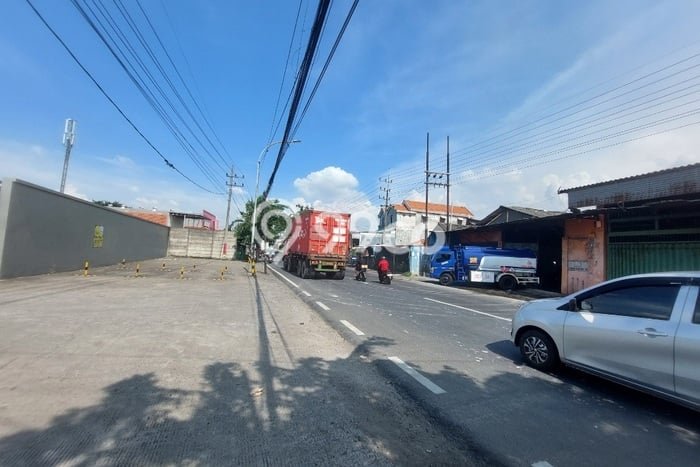 Gudang Disewa di Surabaya dengan LB 1m2 Area Komersial Ramai Gudang Disewa di Surabaya dengan LB 1m2 Area Komersial Ramai