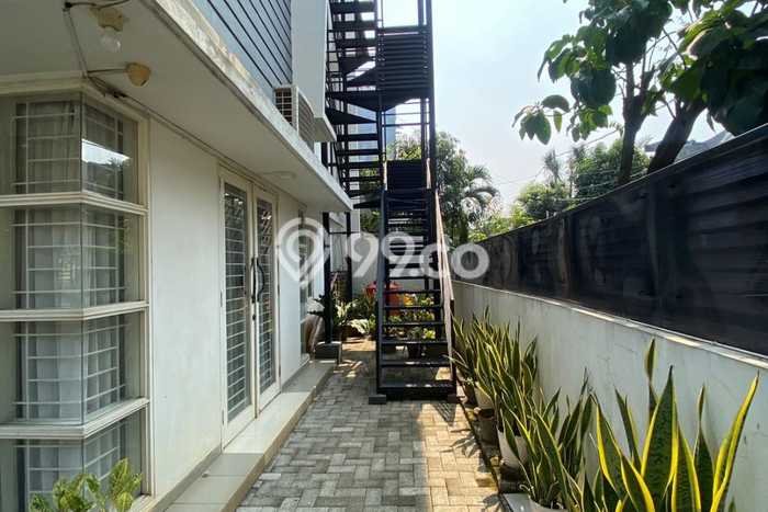 Rumah Elit Modern Tanpa Renovasi di Pondok Indah Jakarta Selatan Rumah Elit Modern Tanpa Renovasi di Pondok Indah Jakarta Selatan