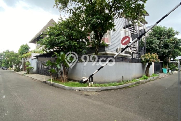 Rumah Elit Modern Tanpa Renovasi di Pondok Indah Jakarta Selatan Rumah Elit Modern Tanpa Renovasi di Pondok Indah Jakarta Selatan