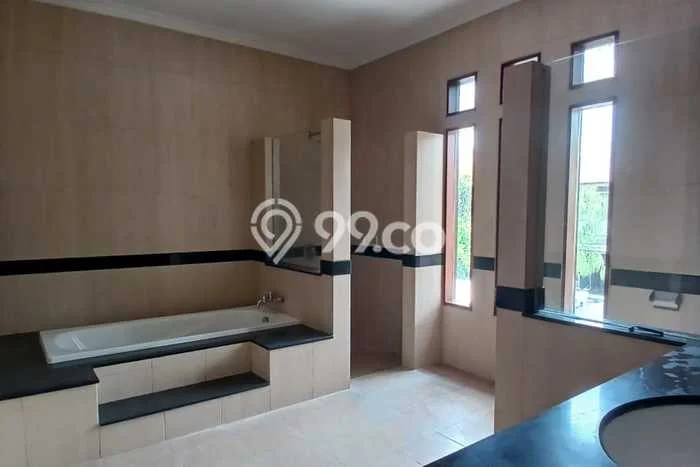 Hot Offer Hunian Mewah Ideal dan Luas di Wiyung, Surabaya Hot Offer Hunian Mewah Ideal dan Luas di Wiyung, Surabaya