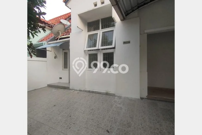 For Sale Hunian Rumah Terawat 3 Kamar di Citraland, Surabaya For Sale Hunian Rumah Terawat 3 Kamar di Citraland, Surabaya