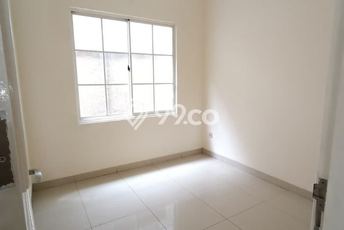 Rumah Luas Asri 3 KT Siap Huni di Green Lake City Jakarta Barat Rumah Luas Asri 3 KT Siap Huni di Green Lake City Jakarta Barat
