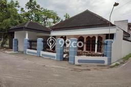 HOT LISTING! Rumah Siap Huni area Laweyan, Luas 315m² LB 250m² HOT LISTING! Rumah Siap Huni area Laweyan, Luas 315m² LB 250m²