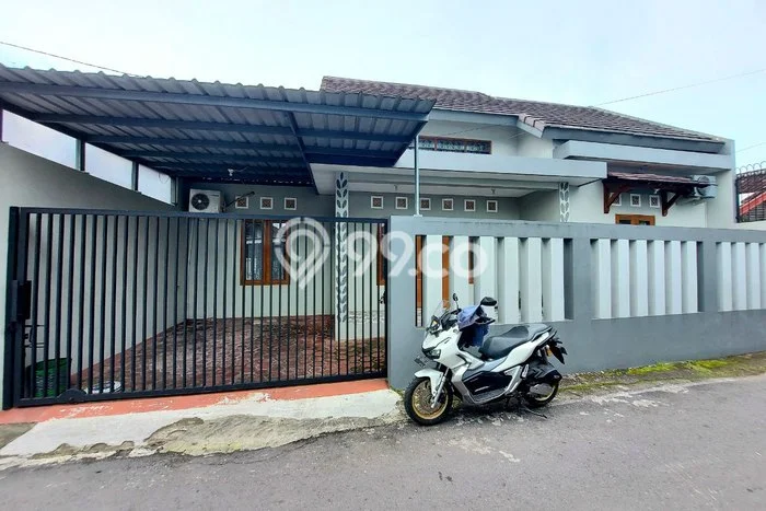 Jual Rumah Bagus Siap Huni LB 120m2 di Banjarsari, Surakarta Jual Rumah Bagus Siap Huni LB 120m2 di Banjarsari, Surakarta