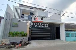 HUNIAN PILIHAN! Rumah di Jebres, Luas 215m² Bangunan 300m² HUNIAN PILIHAN! Rumah di Jebres, Luas 215m² Bangunan 300m²